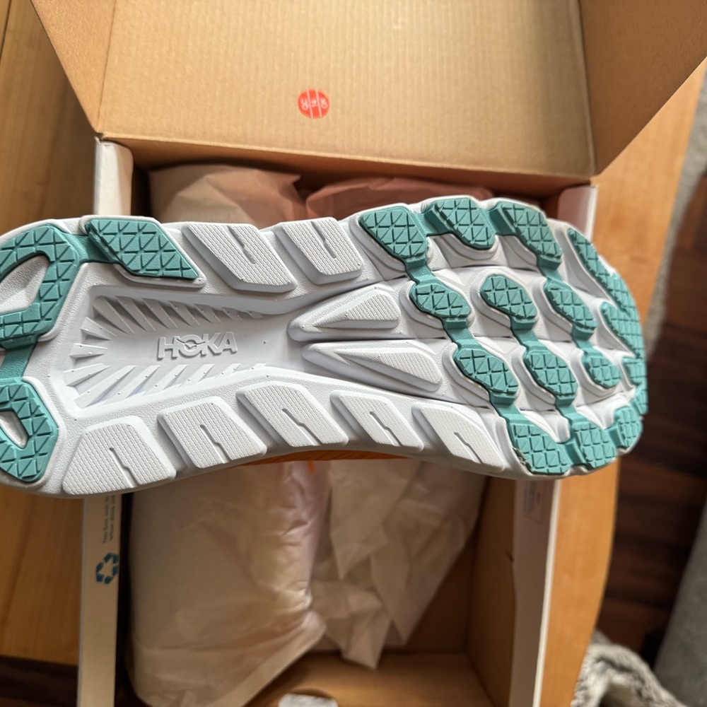 Hoka RINCON 3 size 10 B Red/Orange/Yellow/White - Picture 4 of 4